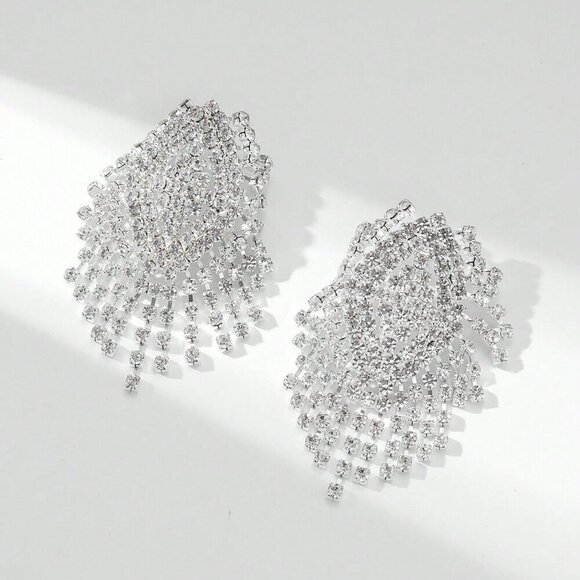 Silver Elegant glam Women's Gorgeous Crystal Tassel Drop Earrings - Picture 5 of 6